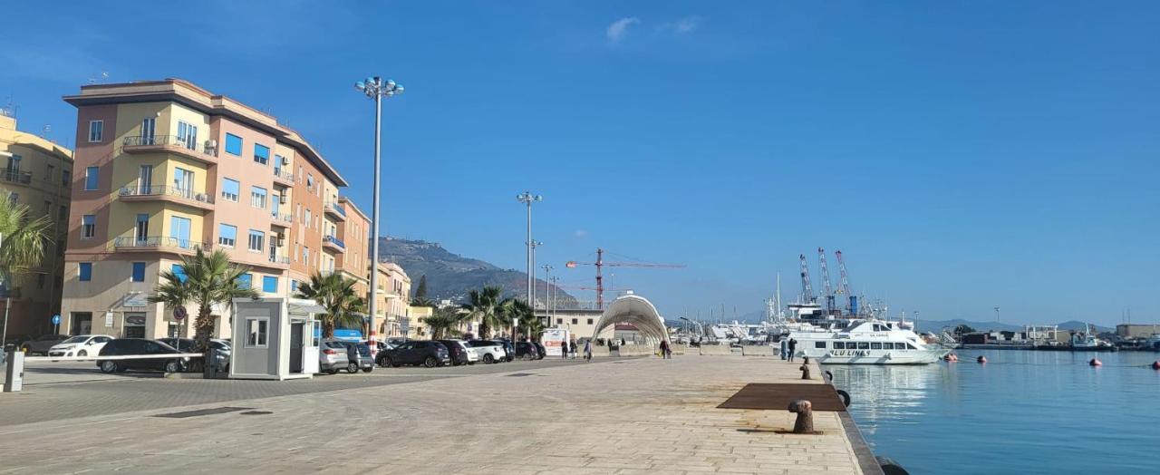 The Holiday House - Arricriati Trapani Bagian luar foto