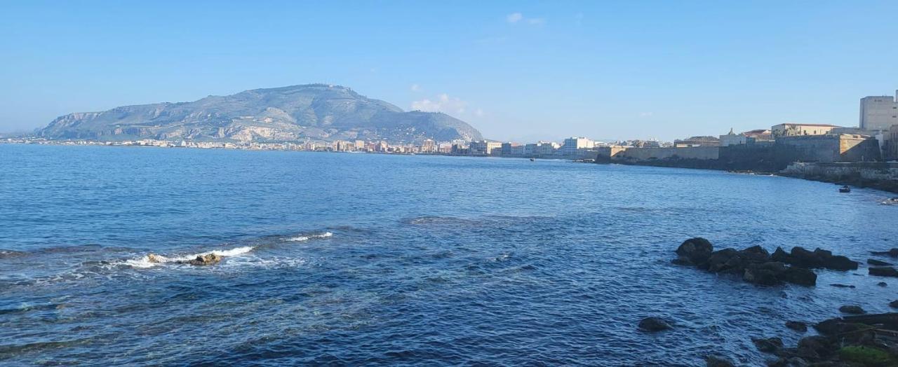 The Holiday House - Arricriati Trapani Bagian luar foto